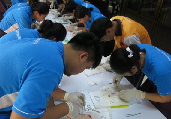 ภาพกิจกรรม โปรแกรมวิชาสาธารณสุขศาสตร์  อบรมการเย็บแผล ตัดไหม