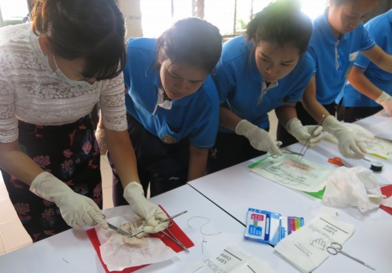 ภาพกิจกรรม โปรแกรมวิชาสาธารณสุขศาสตร์  อบรมการเย็บแผล ตัดไหม