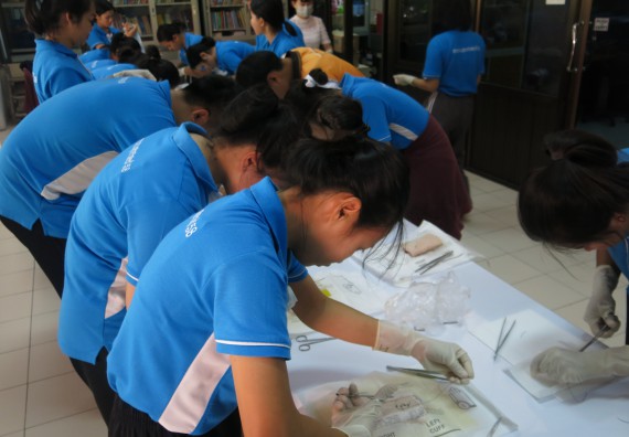 ภาพกิจกรรม โปรแกรมวิชาสาธารณสุขศาสตร์  อบรมการเย็บแผล ตัดไหม