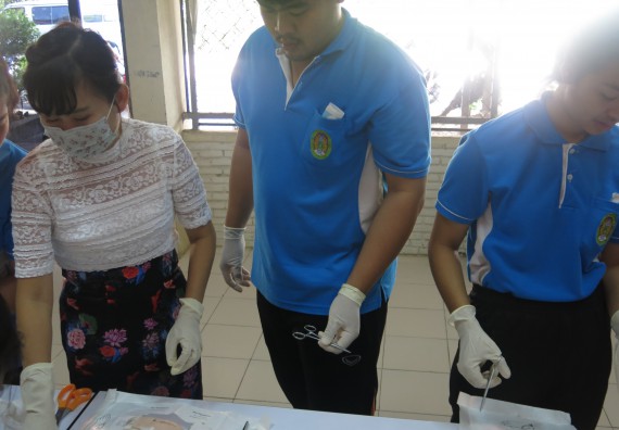 ภาพกิจกรรม โปรแกรมวิชาสาธารณสุขศาสตร์  อบรมการเย็บแผล ตัดไหม