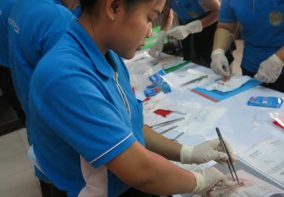 ภาพกิจกรรม โปรแกรมวิชาสาธารณสุขศาสตร์  อบรมการเย็บแผล ตัดไหม