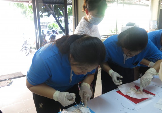 ภาพกิจกรรม โปรแกรมวิชาสาธารณสุขศาสตร์  อบรมการเย็บแผล ตัดไหม