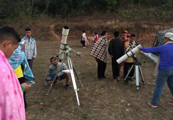 ภาพกิจกรรม โปรแกรมวิชาฟิสิกส์ จัดกิจกรรมค่ายดาราศาสตร์ ประจำปี 2560