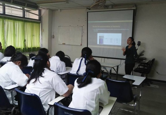 ภาพกิจกรรม โปรแกรมวิชาชีววิทยา จัดการอบรมเชิงปฏิบัติการ เรื่องการเพาะเลี้ยงเนื้อกล้วยไข่