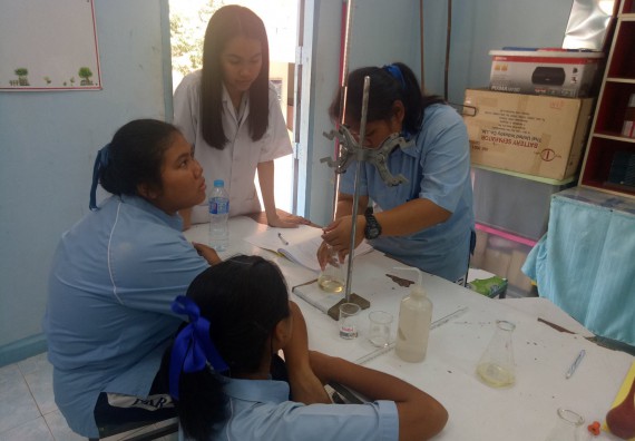 ภาพกิจกรรม โปรแกรมวิชาเคมี จัดการอบรมเชิงปฏิบัติการการทำโครงงานทางเคมีระดับชั้นมัธยมศึกษาตอนปลาย
