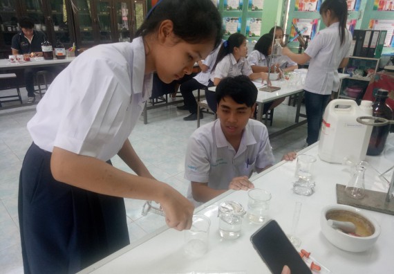 ภาพกิจกรรม โปรแกรมวิชาเคมี จัดการอบรมเชิงปฏิบัติการการทำโครงงานทางเคมีระดับชั้นมัธยมศึกษาตอนปลาย