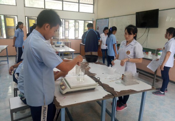 ภาพกิจกรรม โปรแกรมวิชาเคมี จัดการอบรมเชิงปฏิบัติการการทำโครงงานทางเคมีระดับชั้นมัธยมศึกษาตอนปลาย