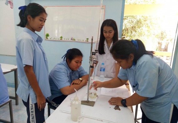 ภาพกิจกรรม โปรแกรมวิชาเคมี จัดการอบรมเชิงปฏิบัติการการทำโครงงานทางเคมีระดับชั้นมัธยมศึกษาตอนปลาย