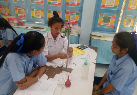 ภาพกิจกรรม โปรแกรมวิชาเคมี จัดการอบรมเชิงปฏิบัติการการทำโครงงานทางเคมีระดับชั้นมัธยมศึกษาตอนปลาย