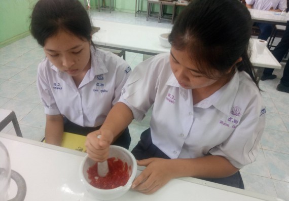 ภาพกิจกรรม โปรแกรมวิชาเคมี จัดการอบรมเชิงปฏิบัติการการทำโครงงานทางเคมีระดับชั้นมัธยมศึกษาตอนปลาย