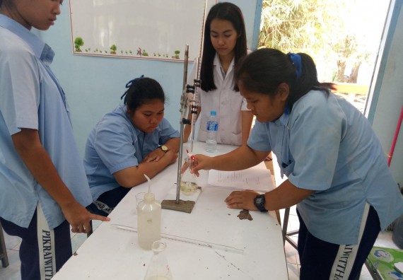 ภาพกิจกรรม โปรแกรมวิชาเคมี จัดการอบรมเชิงปฏิบัติการการทำโครงงานทางเคมีระดับชั้นมัธยมศึกษาตอนปลาย