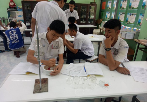 ภาพกิจกรรม โปรแกรมวิชาเคมี จัดการอบรมเชิงปฏิบัติการการทำโครงงานทางเคมีระดับชั้นมัธยมศึกษาตอนปลาย