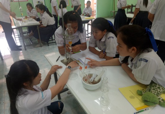 ภาพกิจกรรม โปรแกรมวิชาเคมี จัดการอบรมเชิงปฏิบัติการการทำโครงงานทางเคมีระดับชั้นมัธยมศึกษาตอนปลาย
