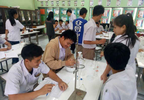 ภาพกิจกรรม โปรแกรมวิชาเคมี จัดการอบรมเชิงปฏิบัติการการทำโครงงานทางเคมีระดับชั้นมัธยมศึกษาตอนปลาย