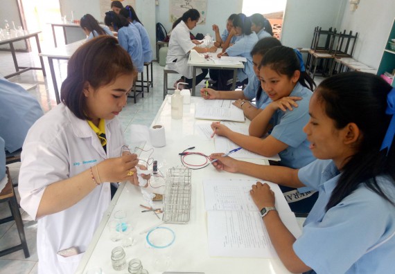 ภาพกิจกรรม โปรแกรมวิชาเคมี จัดการอบรมเชิงปฏิบัติการการทำโครงงานทางเคมีระดับชั้นมัธยมศึกษาตอนปลาย