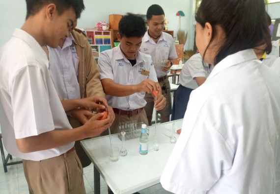 ภาพกิจกรรม โปรแกรมวิชาเคมี จัดการอบรมเชิงปฏิบัติการการทำโครงงานทางเคมีระดับชั้นมัธยมศึกษาตอนปลาย