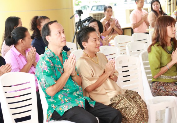 ภาพกิจกรรม คณะวิทยาศาสตร์และเทคโนโลยี เข้าร่วมทำบุญปีใหม่ไทย พิธีรดน้ำดำหัวขอพรผู้อาวุโสและผู้บริหารมหาวิทยาลัยราชภัฏกำแพงเพชร