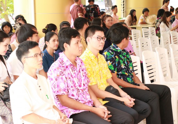 ภาพกิจกรรม คณะวิทยาศาสตร์และเทคโนโลยี เข้าร่วมทำบุญปีใหม่ไทย พิธีรดน้ำดำหัวขอพรผู้อาวุโสและผู้บริหารมหาวิทยาลัยราชภัฏกำแพงเพชร