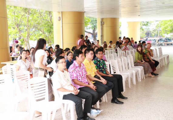 ภาพกิจกรรม คณะวิทยาศาสตร์และเทคโนโลยี เข้าร่วมทำบุญปีใหม่ไทย พิธีรดน้ำดำหัวขอพรผู้อาวุโสและผู้บริหารมหาวิทยาลัยราชภัฏกำแพงเพชร