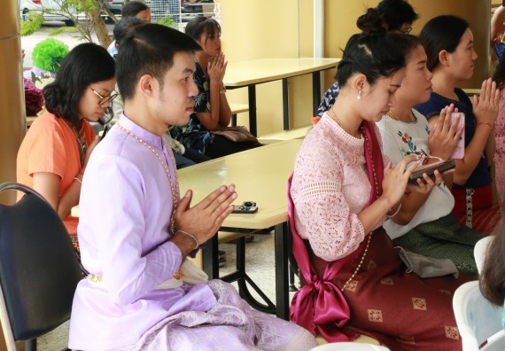 ภาพกิจกรรม คณะวิทยาศาสตร์และเทคโนโลยี เข้าร่วมทำบุญปีใหม่ไทย พิธีรดน้ำดำหัวขอพรผู้อาวุโสและผู้บริหารมหาวิทยาลัยราชภัฏกำแพงเพชร