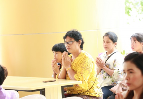 ภาพกิจกรรม คณะวิทยาศาสตร์และเทคโนโลยี เข้าร่วมทำบุญปีใหม่ไทย พิธีรดน้ำดำหัวขอพรผู้อาวุโสและผู้บริหารมหาวิทยาลัยราชภัฏกำแพงเพชร