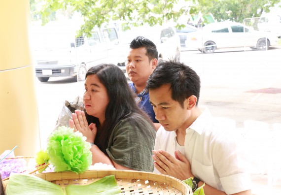 ภาพกิจกรรม คณะวิทยาศาสตร์และเทคโนโลยี เข้าร่วมทำบุญปีใหม่ไทย พิธีรดน้ำดำหัวขอพรผู้อาวุโสและผู้บริหารมหาวิทยาลัยราชภัฏกำแพงเพชร