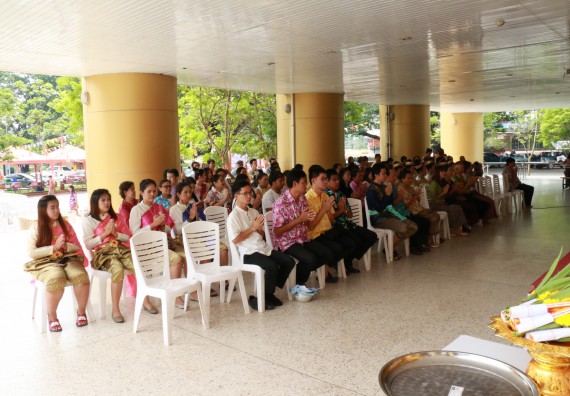 ภาพกิจกรรม คณะวิทยาศาสตร์และเทคโนโลยี เข้าร่วมทำบุญปีใหม่ไทย พิธีรดน้ำดำหัวขอพรผู้อาวุโสและผู้บริหารมหาวิทยาลัยราชภัฏกำแพงเพชร