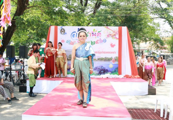 ภาพกิจกรรม คณะวิทยาศาสตร์และเทคโนโลยี เข้าร่วมทำบุญปีใหม่ไทย พิธีรดน้ำดำหัวขอพรผู้อาวุโสและผู้บริหารมหาวิทยาลัยราชภัฏกำแพงเพชร