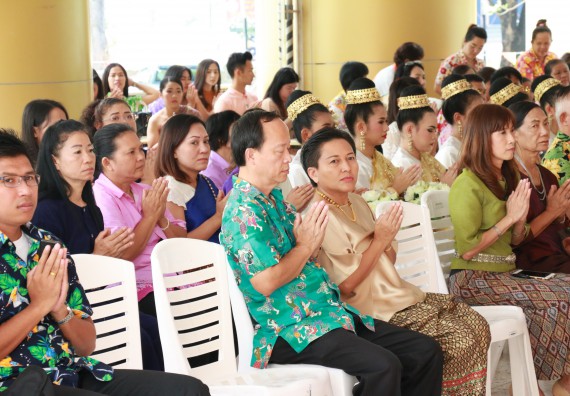 ภาพกิจกรรม คณะวิทยาศาสตร์และเทคโนโลยี เข้าร่วมทำบุญปีใหม่ไทย พิธีรดน้ำดำหัวขอพรผู้อาวุโสและผู้บริหารมหาวิทยาลัยราชภัฏกำแพงเพชร