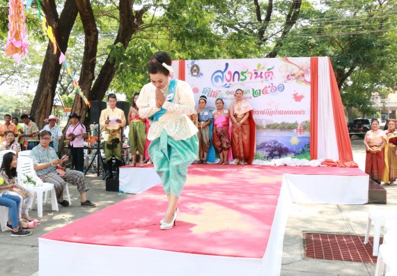 ภาพกิจกรรม คณะวิทยาศาสตร์และเทคโนโลยี เข้าร่วมทำบุญปีใหม่ไทย พิธีรดน้ำดำหัวขอพรผู้อาวุโสและผู้บริหารมหาวิทยาลัยราชภัฏกำแพงเพชร