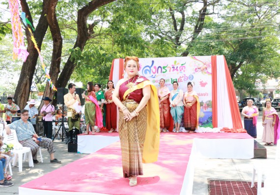 ภาพกิจกรรม คณะวิทยาศาสตร์และเทคโนโลยี เข้าร่วมทำบุญปีใหม่ไทย พิธีรดน้ำดำหัวขอพรผู้อาวุโสและผู้บริหารมหาวิทยาลัยราชภัฏกำแพงเพชร