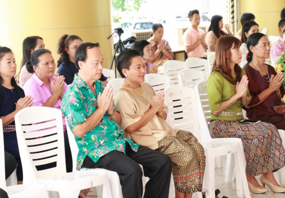 ภาพกิจกรรม คณะวิทยาศาสตร์และเทคโนโลยี เข้าร่วมทำบุญปีใหม่ไทย พิธีรดน้ำดำหัวขอพรผู้อาวุโสและผู้บริหารมหาวิทยาลัยราชภัฏกำแพงเพชร