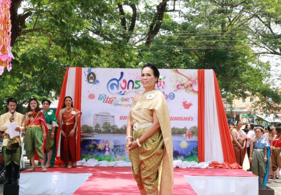 ภาพกิจกรรม คณะวิทยาศาสตร์และเทคโนโลยี เข้าร่วมทำบุญปีใหม่ไทย พิธีรดน้ำดำหัวขอพรผู้อาวุโสและผู้บริหารมหาวิทยาลัยราชภัฏกำแพงเพชร