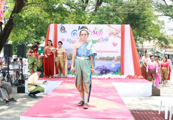 ภาพกิจกรรม คณะวิทยาศาสตร์และเทคโนโลยี เข้าร่วมทำบุญปีใหม่ไทย พิธีรดน้ำดำหัวขอพรผู้อาวุโสและผู้บริหารมหาวิทยาลัยราชภัฏกำแพงเพชร