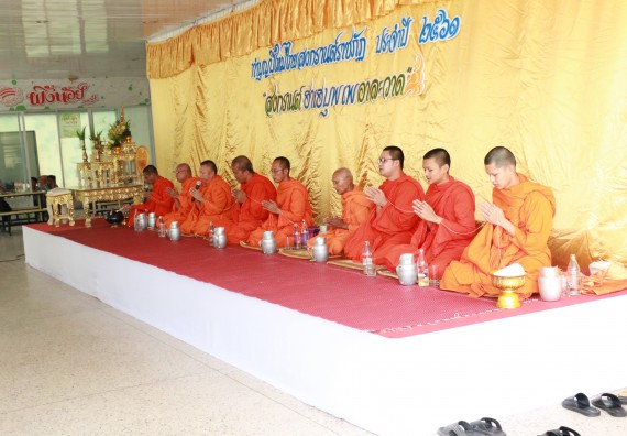 ภาพกิจกรรม คณะวิทยาศาสตร์และเทคโนโลยี เข้าร่วมทำบุญปีใหม่ไทย พิธีรดน้ำดำหัวขอพรผู้อาวุโสและผู้บริหารมหาวิทยาลัยราชภัฏกำแพงเพชร