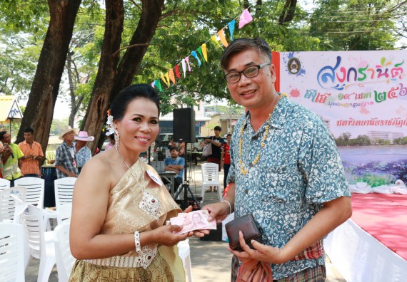 ภาพกิจกรรม คณะวิทยาศาสตร์และเทคโนโลยี เข้าร่วมทำบุญปีใหม่ไทย พิธีรดน้ำดำหัวขอพรผู้อาวุโสและผู้บริหารมหาวิทยาลัยราชภัฏกำแพงเพชร