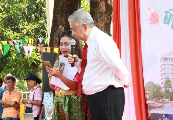 ภาพกิจกรรม คณะวิทยาศาสตร์และเทคโนโลยี เข้าร่วมทำบุญปีใหม่ไทย พิธีรดน้ำดำหัวขอพรผู้อาวุโสและผู้บริหารมหาวิทยาลัยราชภัฏกำแพงเพชร