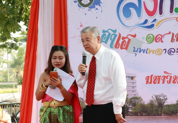 ภาพกิจกรรม คณะวิทยาศาสตร์และเทคโนโลยี เข้าร่วมทำบุญปีใหม่ไทย พิธีรดน้ำดำหัวขอพรผู้อาวุโสและผู้บริหารมหาวิทยาลัยราชภัฏกำแพงเพชร