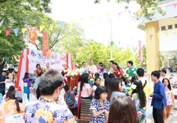 ภาพกิจกรรม คณะวิทยาศาสตร์และเทคโนโลยี เข้าร่วมทำบุญปีใหม่ไทย พิธีรดน้ำดำหัวขอพรผู้อาวุโสและผู้บริหารมหาวิทยาลัยราชภัฏกำแพงเพชร