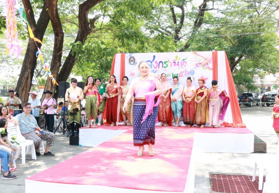 ภาพกิจกรรม คณะวิทยาศาสตร์และเทคโนโลยี เข้าร่วมทำบุญปีใหม่ไทย พิธีรดน้ำดำหัวขอพรผู้อาวุโสและผู้บริหารมหาวิทยาลัยราชภัฏกำแพงเพชร