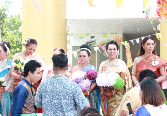 ภาพกิจกรรม คณะวิทยาศาสตร์และเทคโนโลยี เข้าร่วมทำบุญปีใหม่ไทย พิธีรดน้ำดำหัวขอพรผู้อาวุโสและผู้บริหารมหาวิทยาลัยราชภัฏกำแพงเพชร