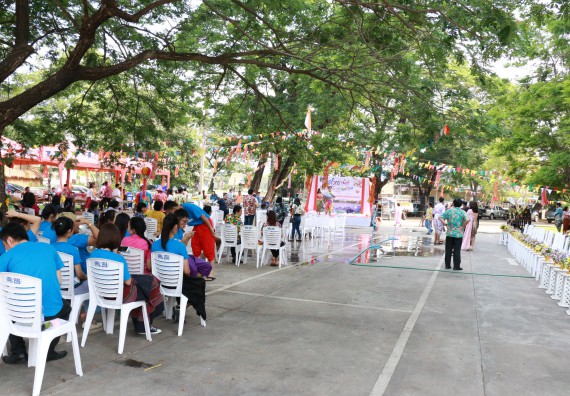 ภาพกิจกรรม คณะวิทยาศาสตร์และเทคโนโลยี เข้าร่วมทำบุญปีใหม่ไทย พิธีรดน้ำดำหัวขอพรผู้อาวุโสและผู้บริหารมหาวิทยาลัยราชภัฏกำแพงเพชร