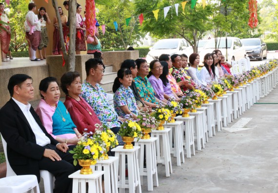 ภาพกิจกรรม คณะวิทยาศาสตร์และเทคโนโลยี เข้าร่วมทำบุญปีใหม่ไทย พิธีรดน้ำดำหัวขอพรผู้อาวุโสและผู้บริหารมหาวิทยาลัยราชภัฏกำแพงเพชร