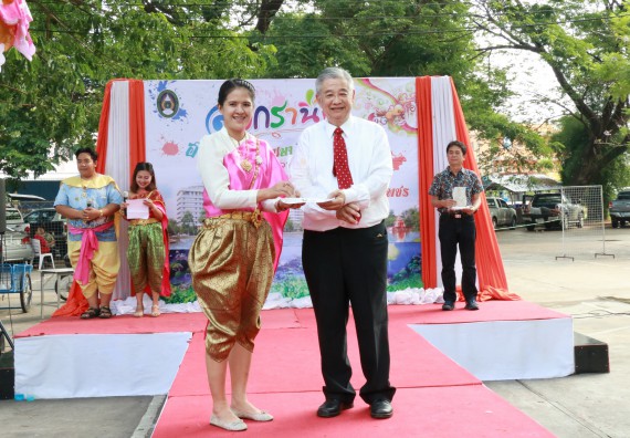 ภาพกิจกรรม คณะวิทยาศาสตร์และเทคโนโลยี เข้าร่วมทำบุญปีใหม่ไทย พิธีรดน้ำดำหัวขอพรผู้อาวุโสและผู้บริหารมหาวิทยาลัยราชภัฏกำแพงเพชร