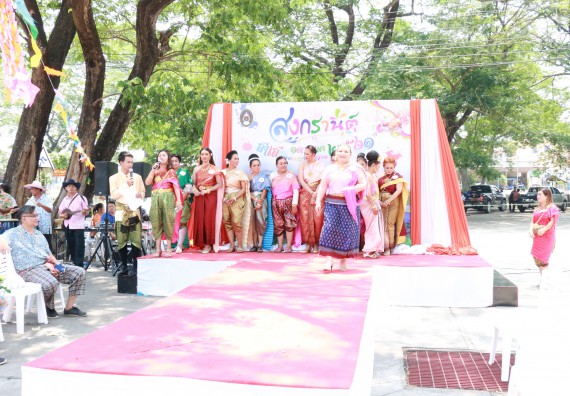 ภาพกิจกรรม คณะวิทยาศาสตร์และเทคโนโลยี เข้าร่วมทำบุญปีใหม่ไทย พิธีรดน้ำดำหัวขอพรผู้อาวุโสและผู้บริหารมหาวิทยาลัยราชภัฏกำแพงเพชร