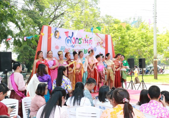 ภาพกิจกรรม คณะวิทยาศาสตร์และเทคโนโลยี เข้าร่วมทำบุญปีใหม่ไทย พิธีรดน้ำดำหัวขอพรผู้อาวุโสและผู้บริหารมหาวิทยาลัยราชภัฏกำแพงเพชร