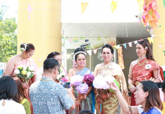 ภาพกิจกรรม คณะวิทยาศาสตร์และเทคโนโลยี เข้าร่วมทำบุญปีใหม่ไทย พิธีรดน้ำดำหัวขอพรผู้อาวุโสและผู้บริหารมหาวิทยาลัยราชภัฏกำแพงเพชร