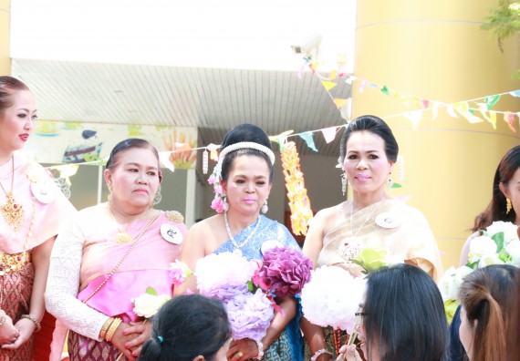 ภาพกิจกรรม คณะวิทยาศาสตร์และเทคโนโลยี เข้าร่วมทำบุญปีใหม่ไทย พิธีรดน้ำดำหัวขอพรผู้อาวุโสและผู้บริหารมหาวิทยาลัยราชภัฏกำแพงเพชร