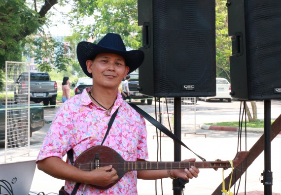 ภาพกิจกรรม คณะวิทยาศาสตร์และเทคโนโลยี เข้าร่วมทำบุญปีใหม่ไทย พิธีรดน้ำดำหัวขอพรผู้อาวุโสและผู้บริหารมหาวิทยาลัยราชภัฏกำแพงเพชร