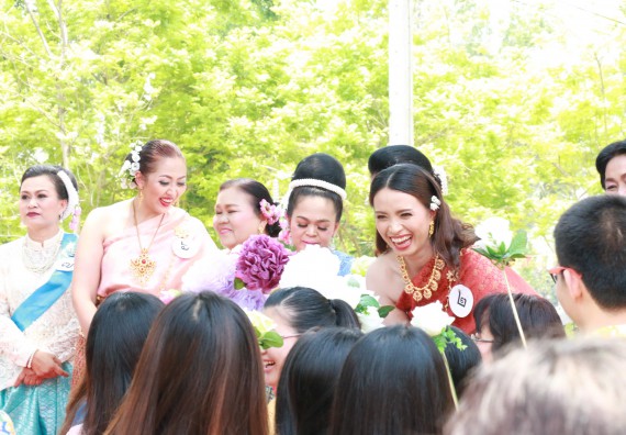 ภาพกิจกรรม คณะวิทยาศาสตร์และเทคโนโลยี เข้าร่วมทำบุญปีใหม่ไทย พิธีรดน้ำดำหัวขอพรผู้อาวุโสและผู้บริหารมหาวิทยาลัยราชภัฏกำแพงเพชร